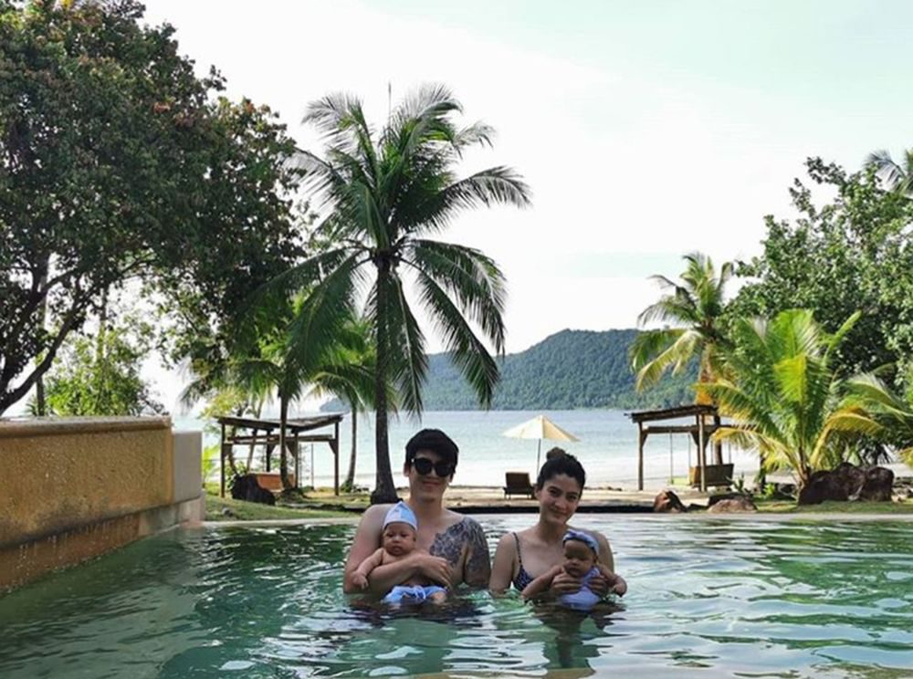 เล่นน้ำกับคุณพ่อคุณแม่