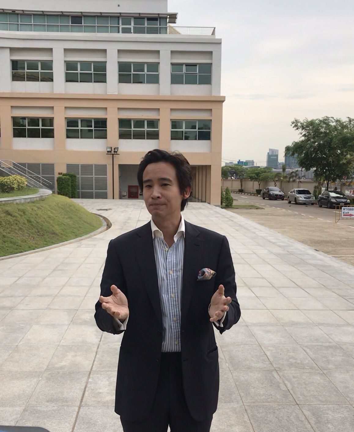ทิม พิธา