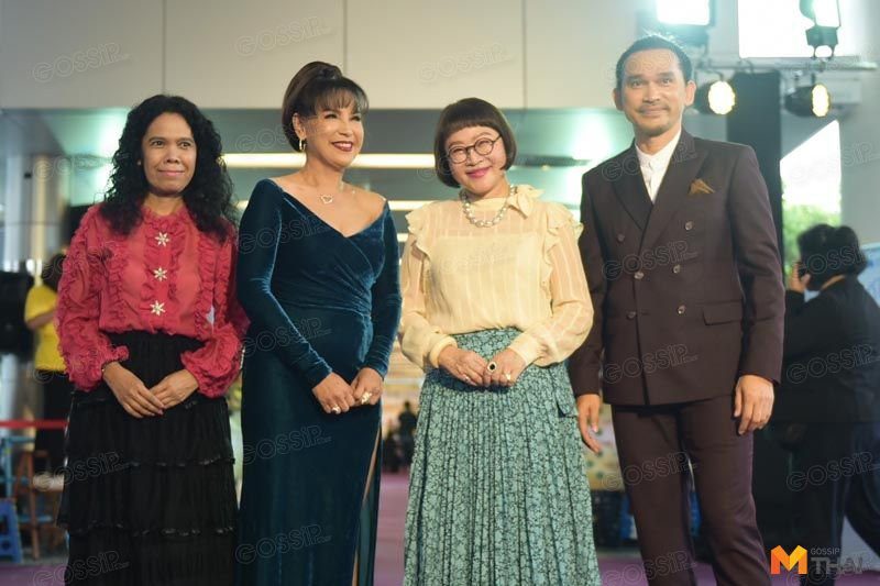 หน่อง อรุโณชา กับทีมนักแสดง บุพเพสันนิวาส