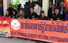 แรงงานยื่นหนังสือ นายกฯ ทวงถามข้อเรียกร้อง