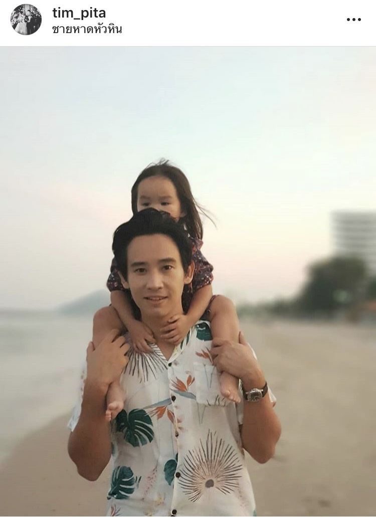 พ่อทิม พาขี่คอเล่นค่ะ