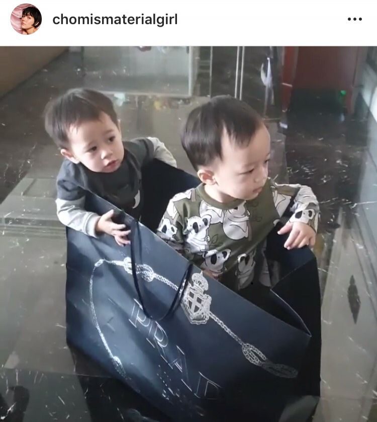สายฟ้า-พายุ เล่นถุงกันน่าเอ็นดู