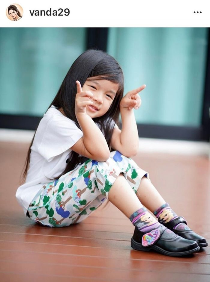 น้องมะลิ พาขวัญ