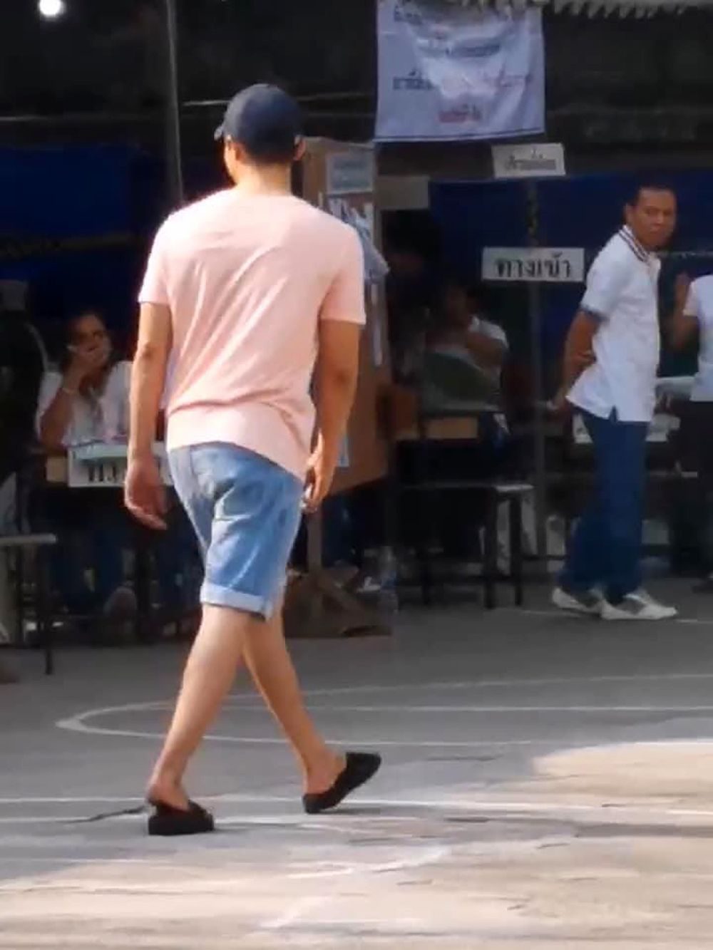 โป๊ป แต่งชุดอยู่บ้านมาเลือกตั้ง