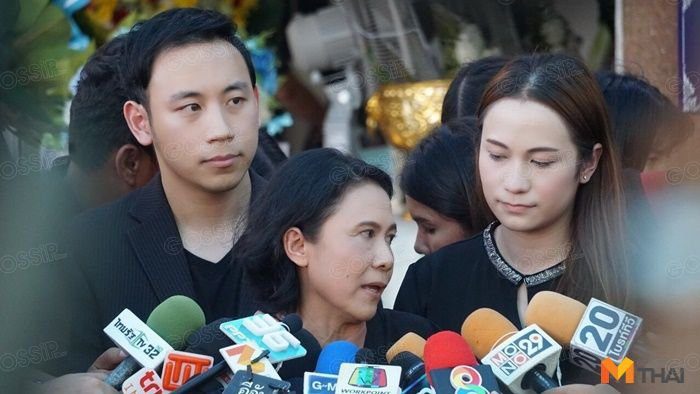 พี่เขย - คุณแม่ - พี่สาว ของน้ำตาล
