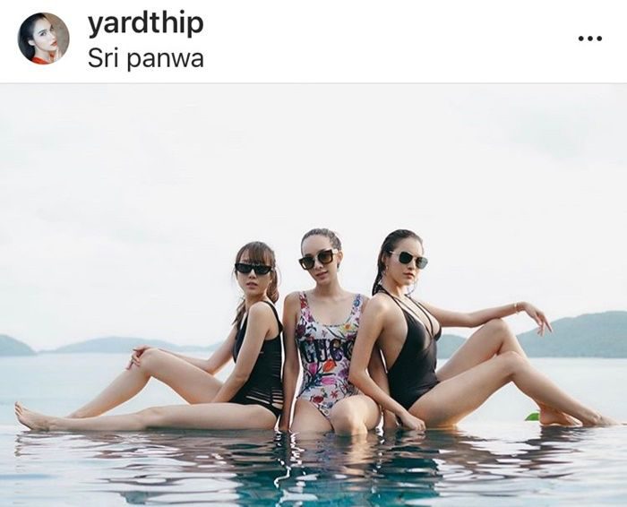 หยาดทิพย์ ราชปาล (ขวาสุด)