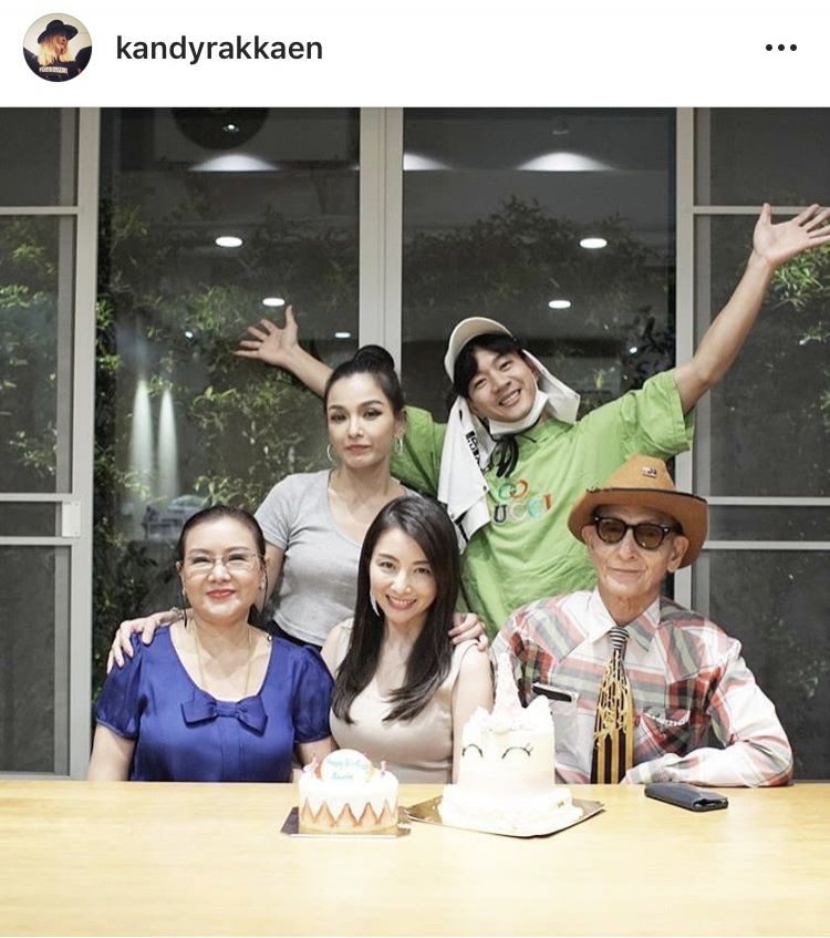 ครอบครัว โทนี่ รากแก่น