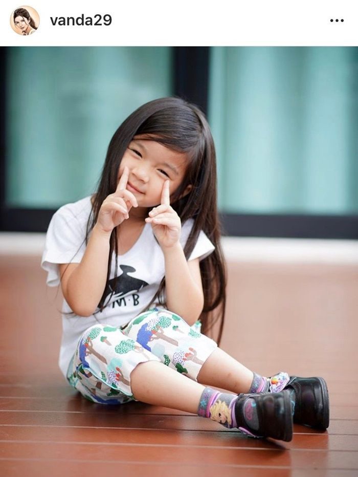 น้องมะลิ พาขวัญ