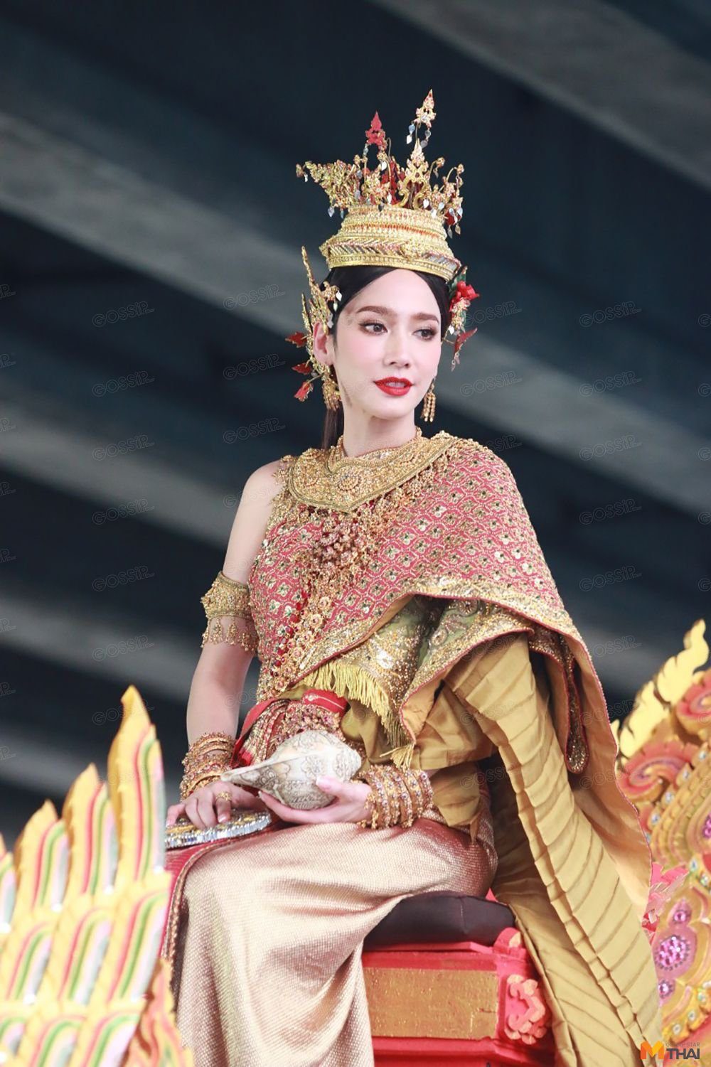 ให้แฟนๆ ได้ชมความงามอย่างใกล้ชิด