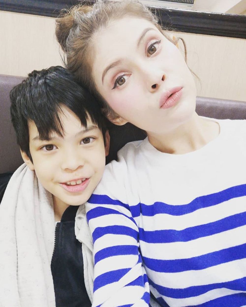 แม่แอนนี่ - น้องฑี