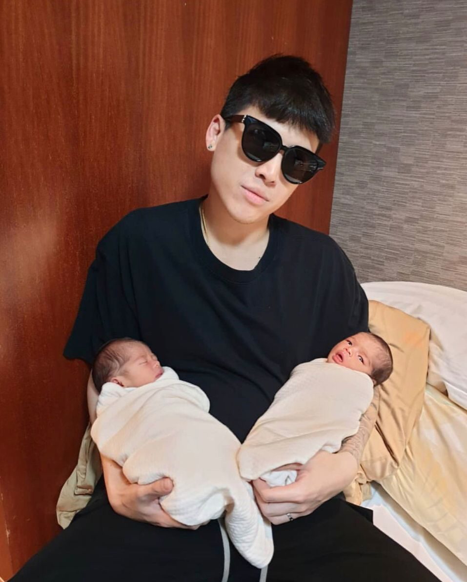 ป็อก และลูกแฝด