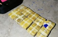 ยาย-หลาน เก็บกระเป๋าได้ พบยาบ้าซุก 4 หมื่นเม็ด