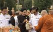นายกฯ นำ ครม.ทำบุญตักบาตรถวายเป็นพระราชกุศล