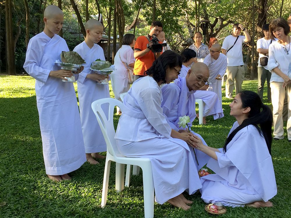 แอร์ ภัทราริน เข้าพิธีปลงผมบวชชี