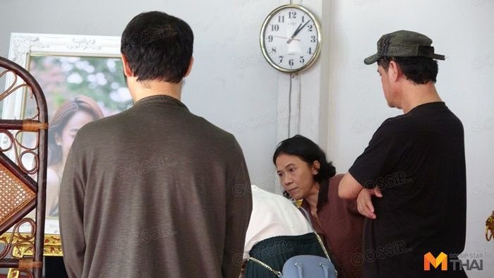 คุณพ่อวิโรจน์ ทองชิว (ขวาสุด)