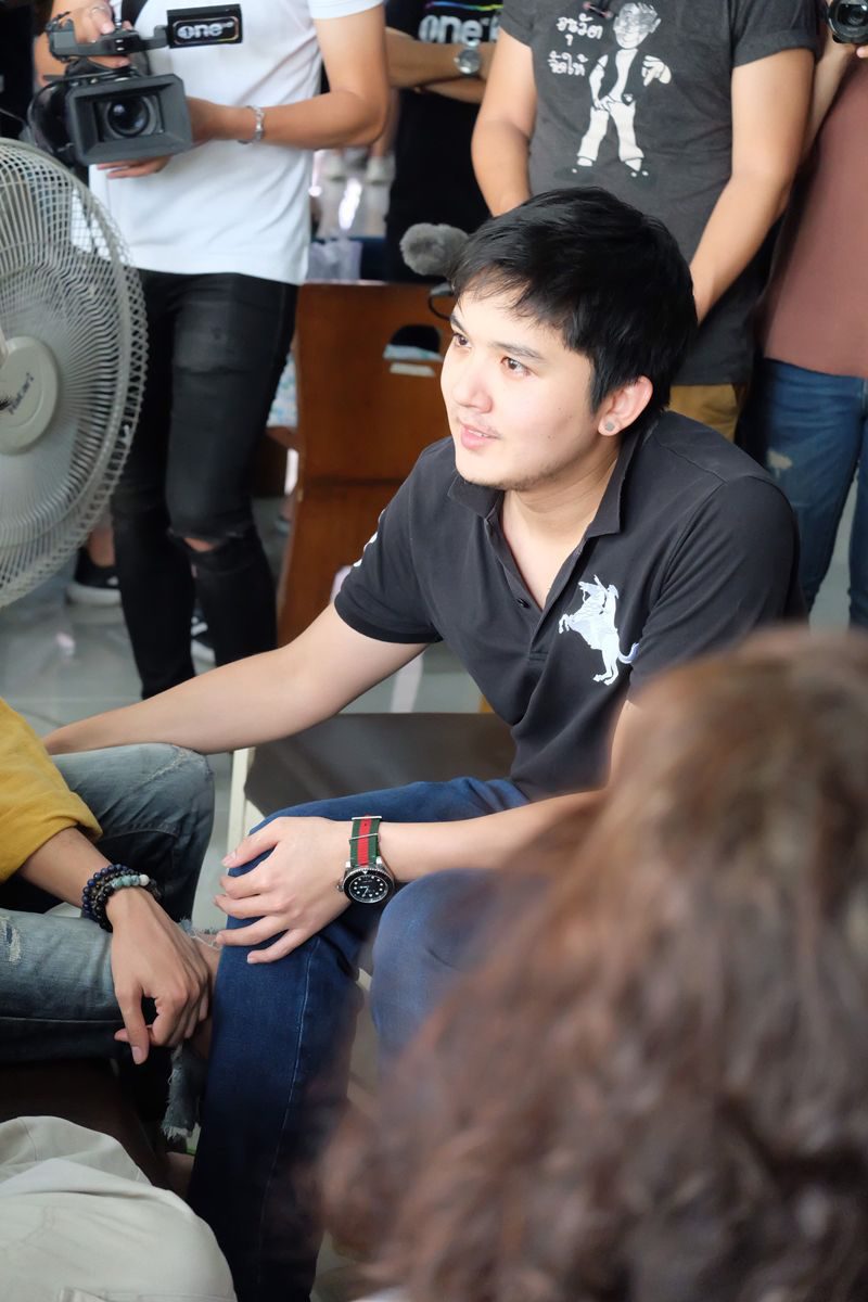 ฟลุค เดอะสตาร์ 5 ไปเยี่ยมให้กำลังครอบครัว น้ำตาล