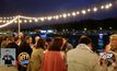 งานเลี้ยงอาหารค่ำ 500 คน ริมแม่น้ำในปารีส
