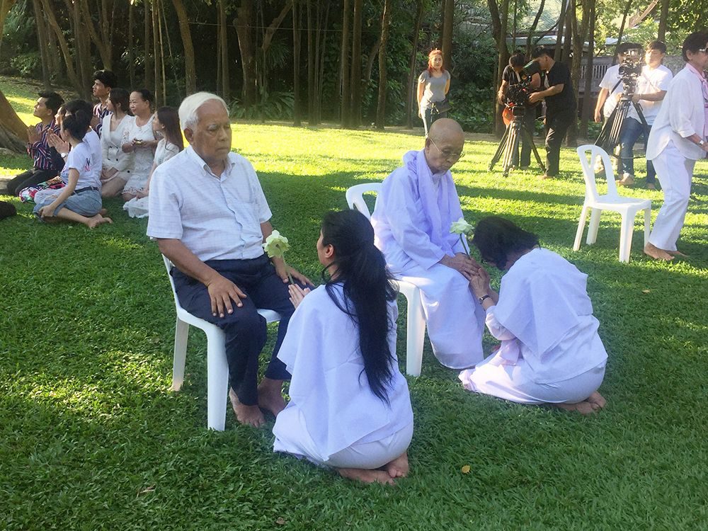 แอร์ ภัทราริน เข้าพิธีปลงผมบวชชี