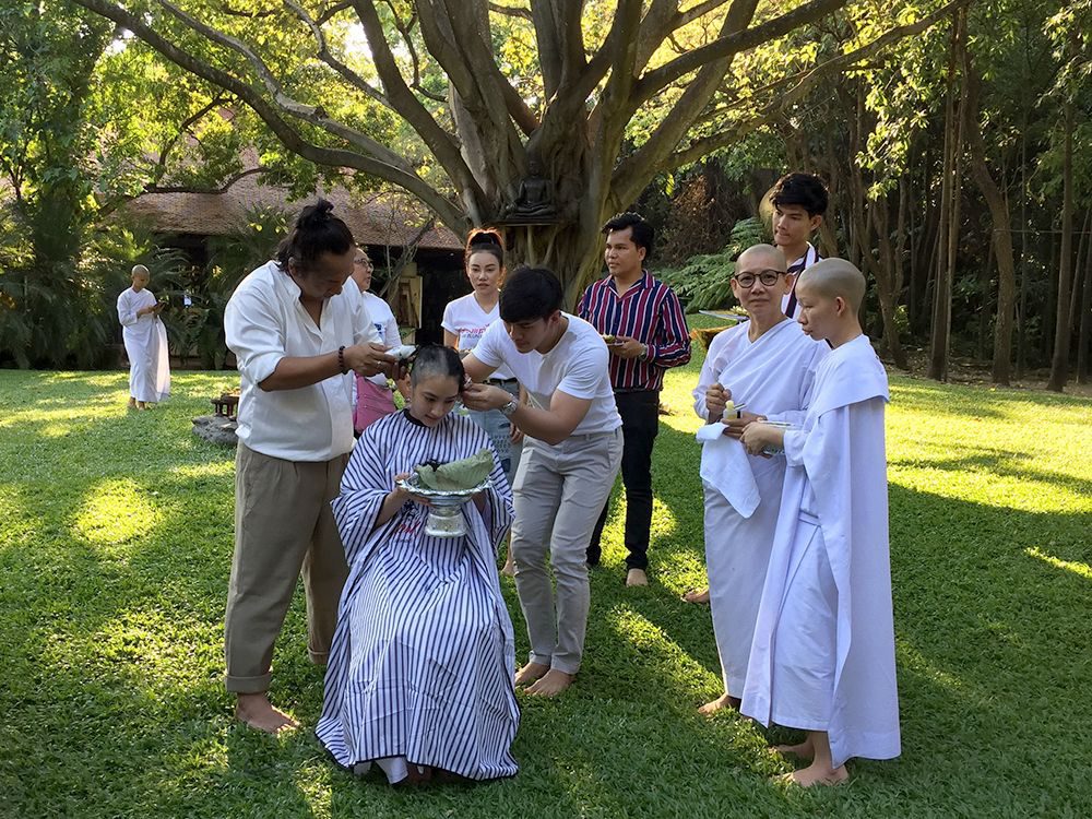 แอร์ ภัทราริน เข้าพิธีปลงผมบวชชี