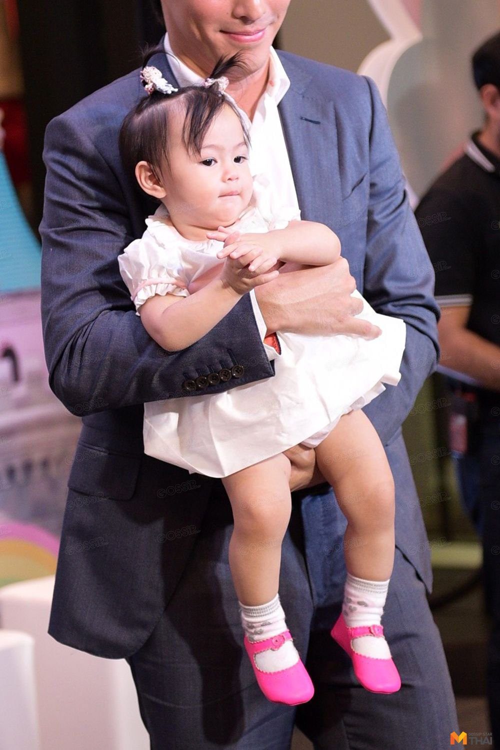 วันนี้หนูมาออกงานกับคุณพ่อคุณแม่ค่ะ