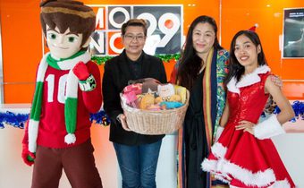 ผู้บริหาร “MONO29” รับมอบกระเช้าปีใหม่