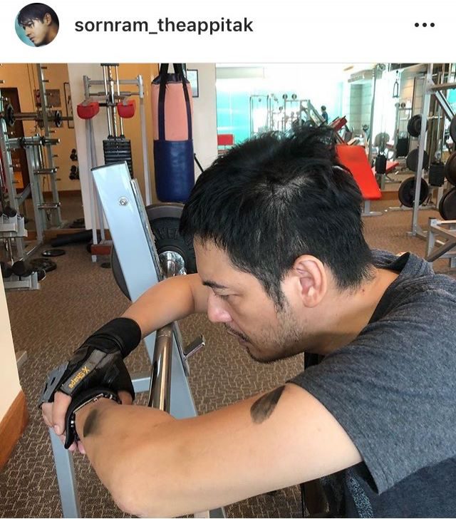 หนุ่ม ศรราม เข้าฟิตเนสออกกำลังกาย