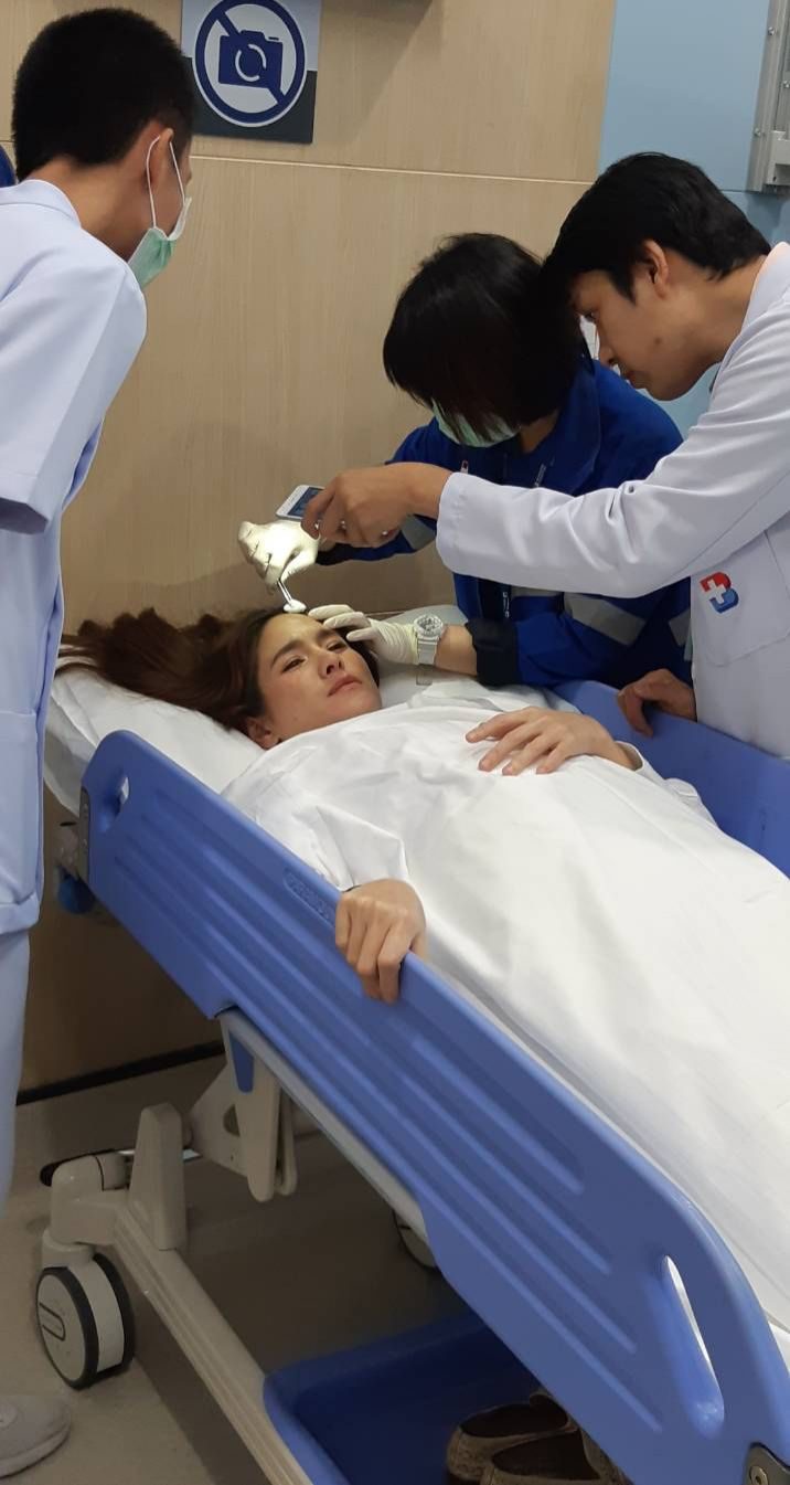 จิ๊บ ปกฉัตร มาทำแผลหัวแตก