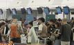 สนามบินฮ่องกงเปิดบริการหลังเหตุปะทะกลางดึก
