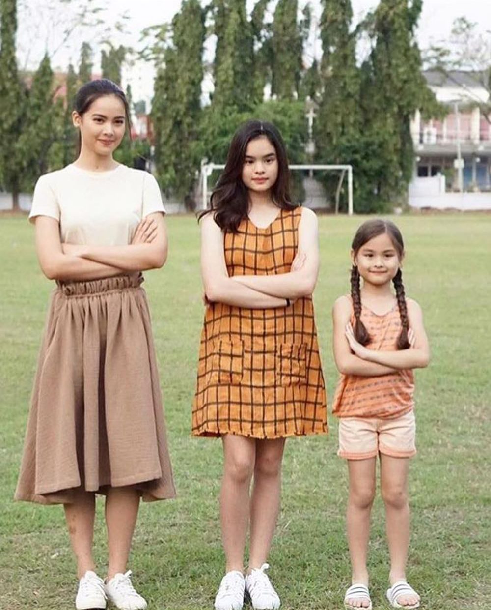 แอลลี่แสดงเป็นญาญ่าตอนเด็ก ในหนัง น้อง.พี่.ที่รัก