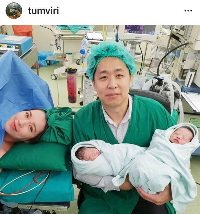 บัว สโรชา คลอดลูกชายฝาแฝด