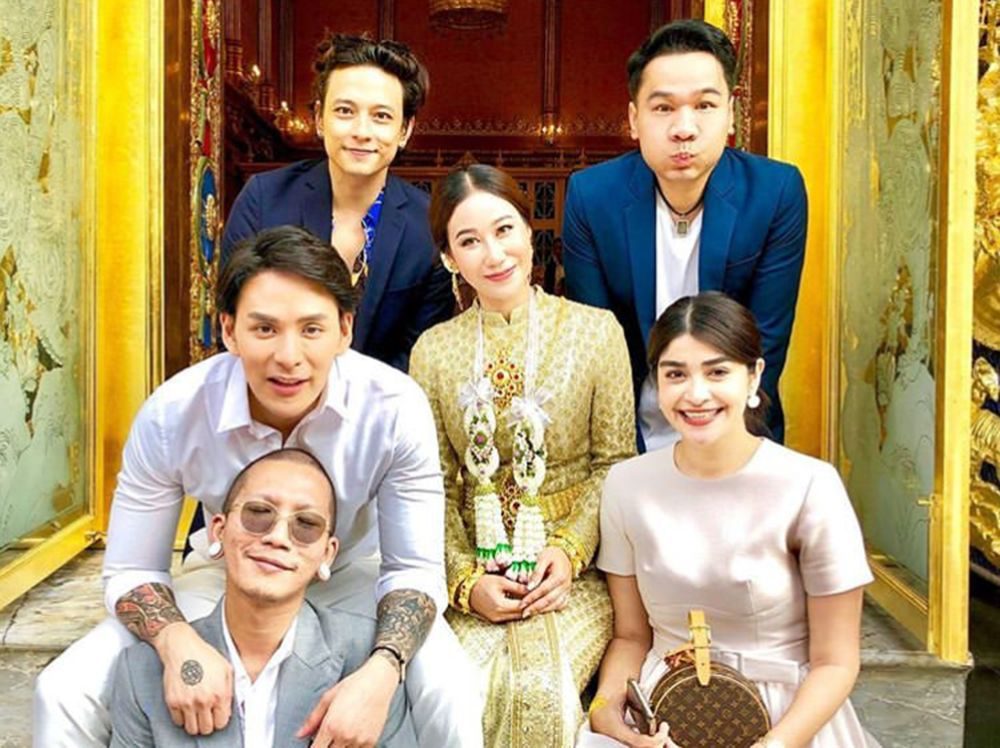 เพื่อนๆ ร่วมยินดี แทค ภรัณยู แต่ง เบลล์ รัฐพร