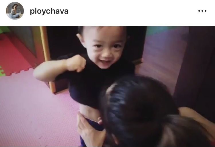 น้องพายุ-แม่ชมพู่ เล่นเป่าพุงกัน