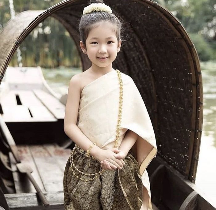 น้องเรเน่ นักแสดงเด็กจากละคร บุพเพสันนิวาส
