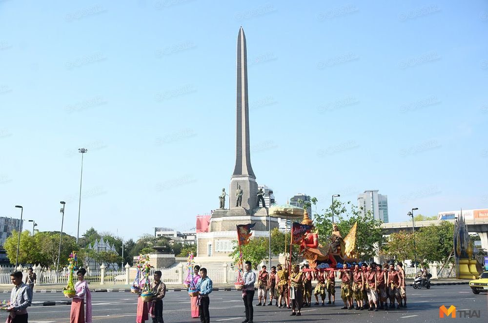 ขบวนแห่กลางเมือง ณ อนุสาวรีย์ชัยสมรภูมิ