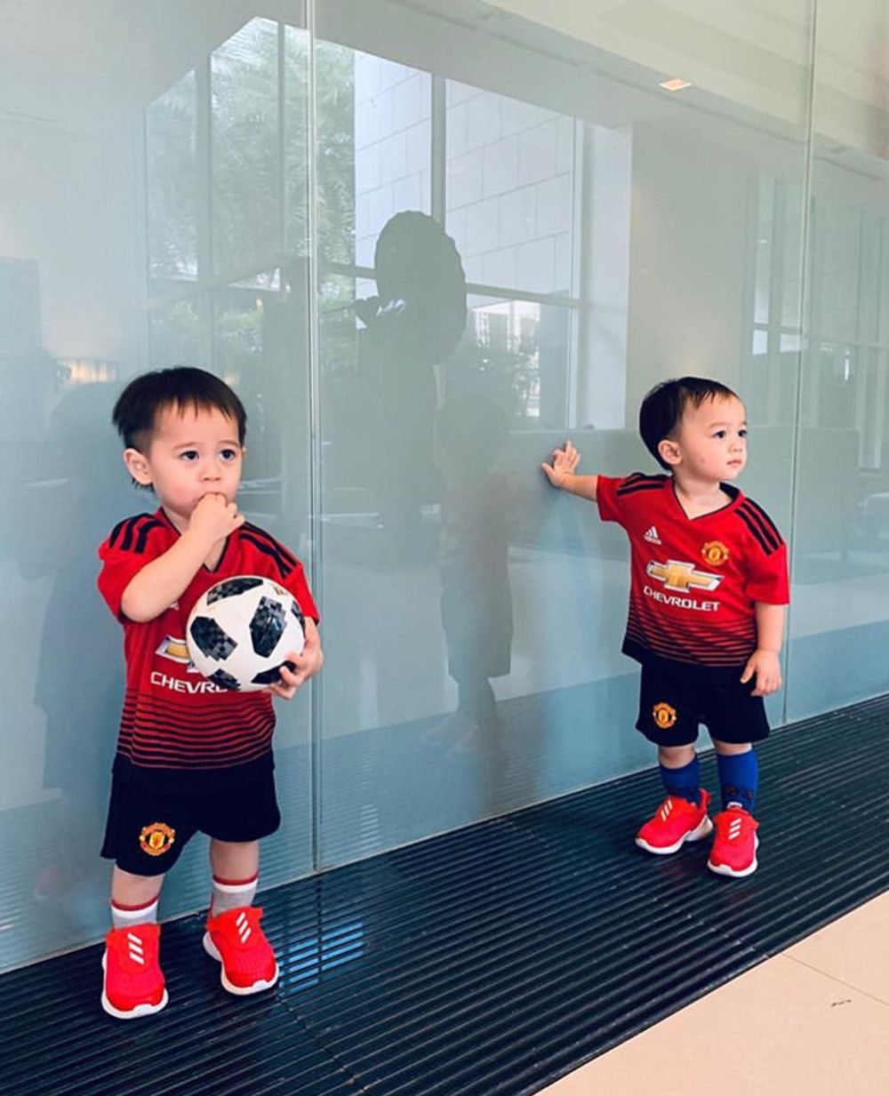 ชุดพร้อม ลูกบอลพร้อม เตรียมลงสนาม