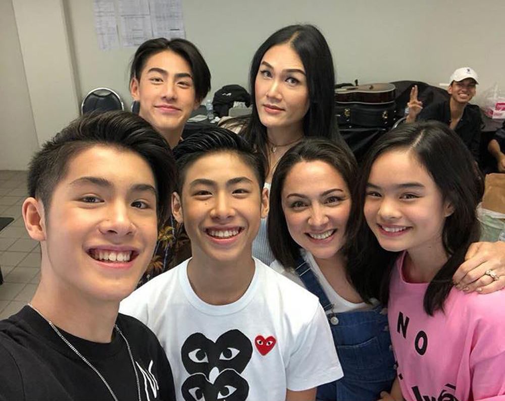 แอลลี่ สนิทกับครอบครัวสามเจ้า