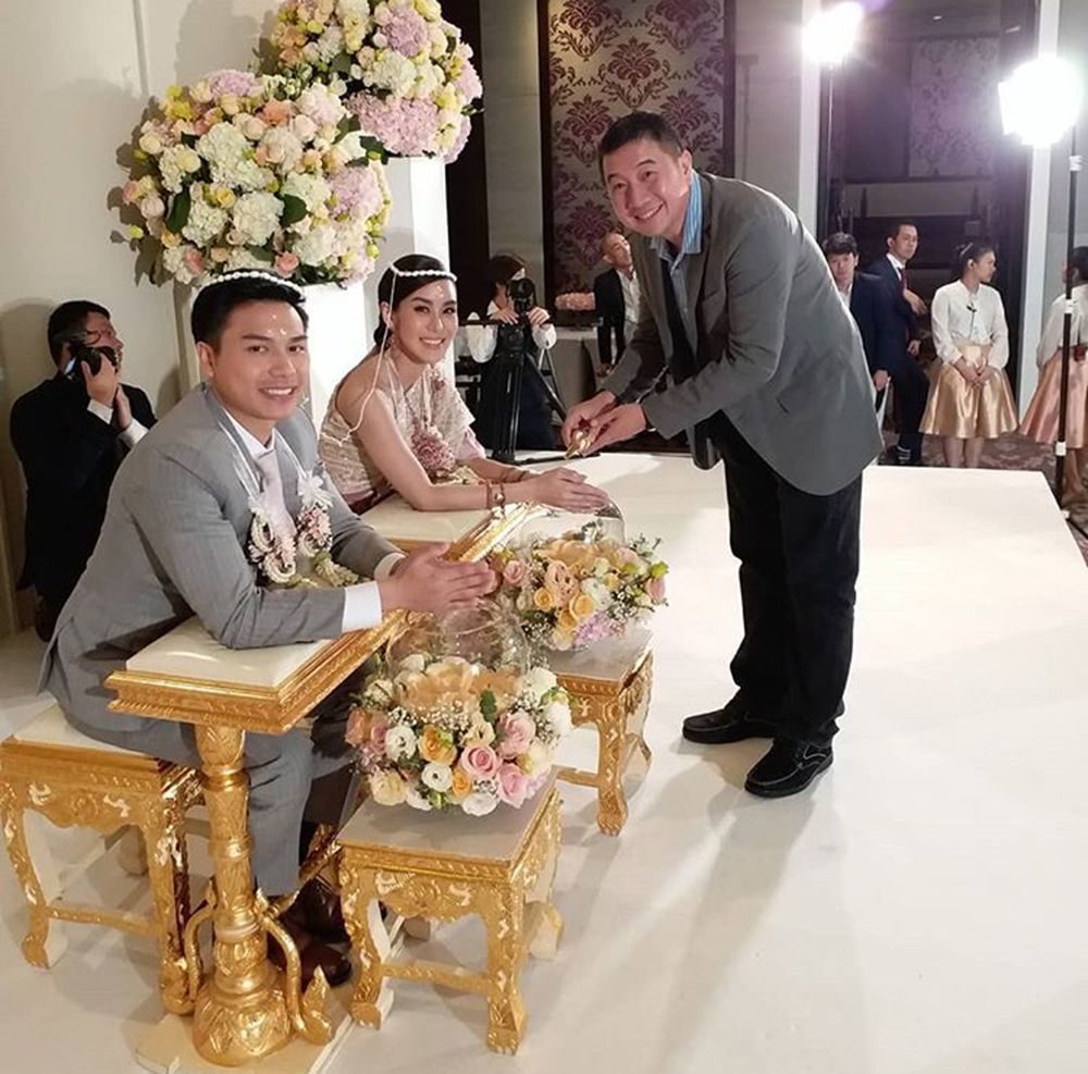 รดน้ำสังข์