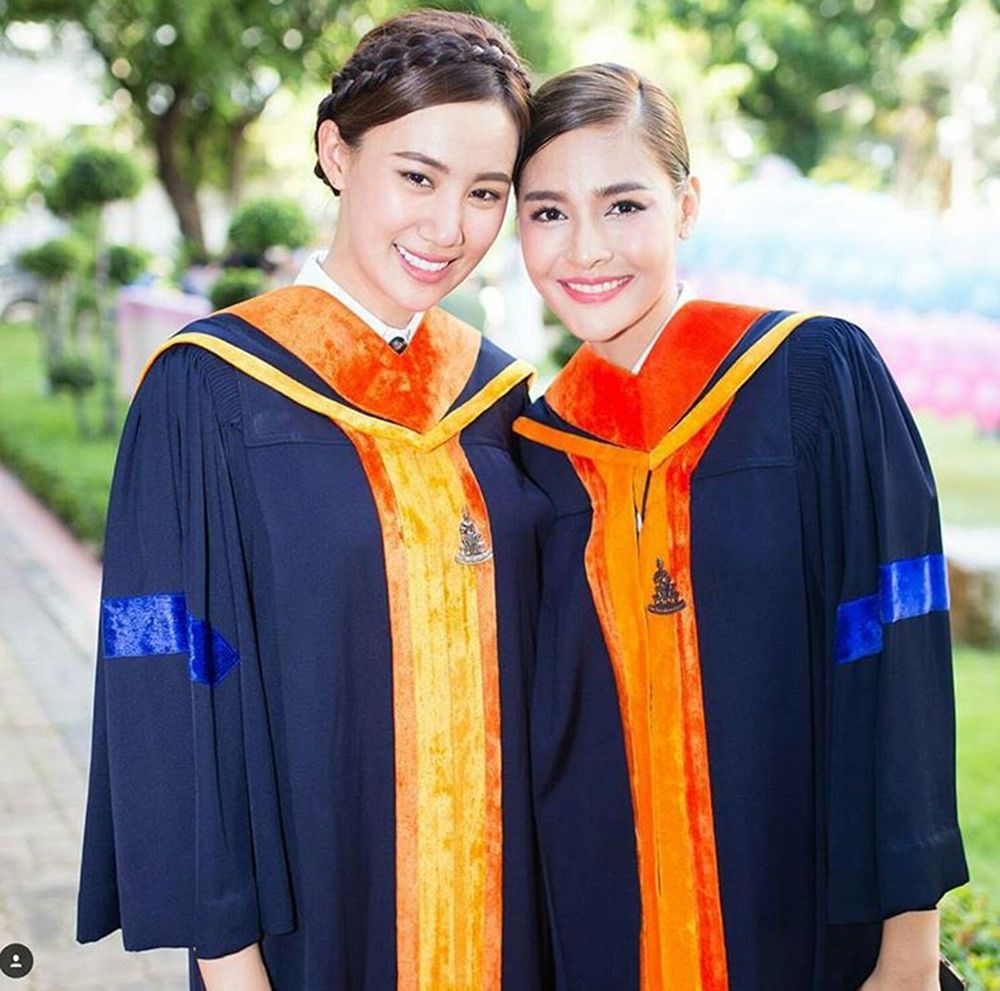 เป็นเพื่อนกัน เรียนมาด้วยกัน