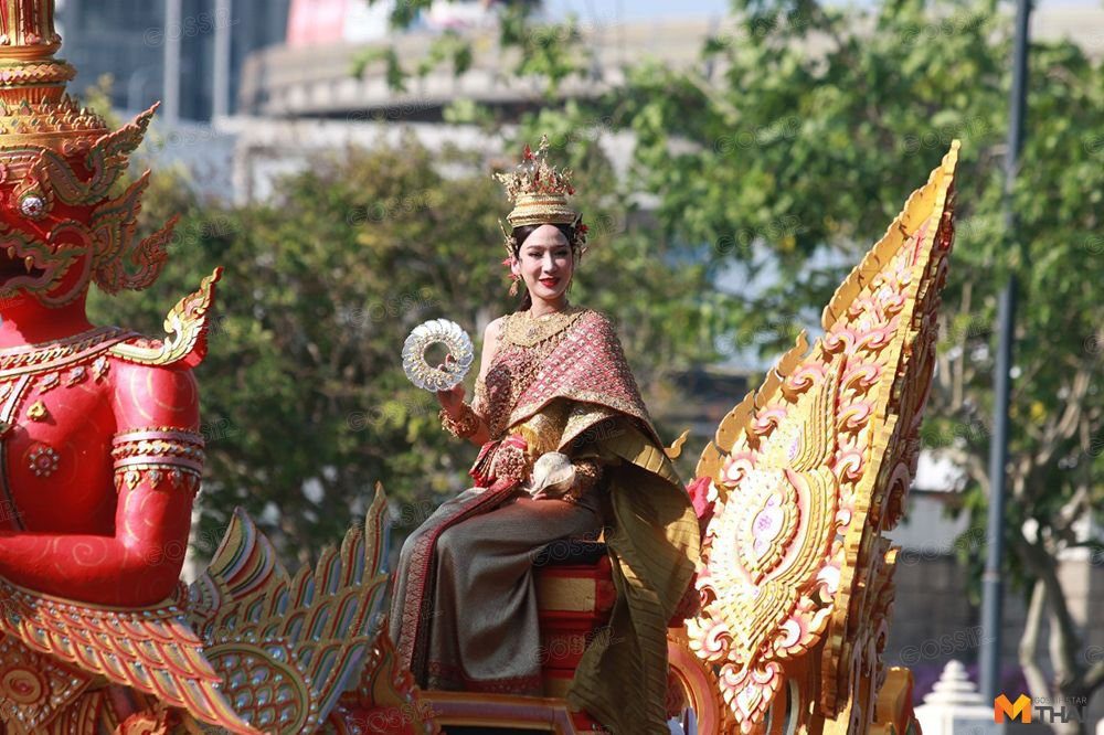 แต่งชุดไทยเต็มยศครั้งแรก