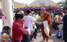 ชาวสุพรรณฯ ตักบาตรเทโวขนมครก 8 สี