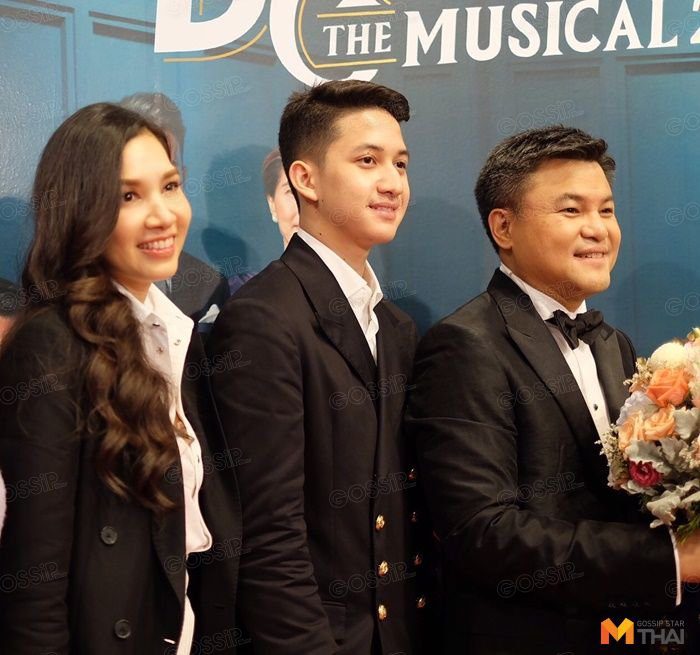 นุสบา - น้องกันต์ (จากซ้าย)