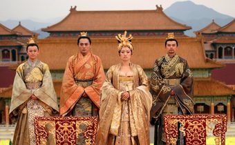 ภายใต้ความงดงามที่ซุกซ่อนไปด้วยความโสมม Curse of the Golden Flower ศึกโค่นบัลลังก์วังทอง